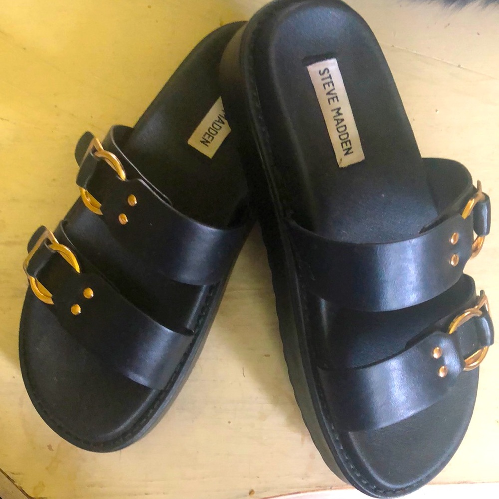 Steve Madden 8.5 flat form black sandal NWOT
